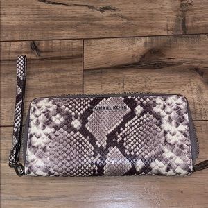 Michael Kors Wristlet